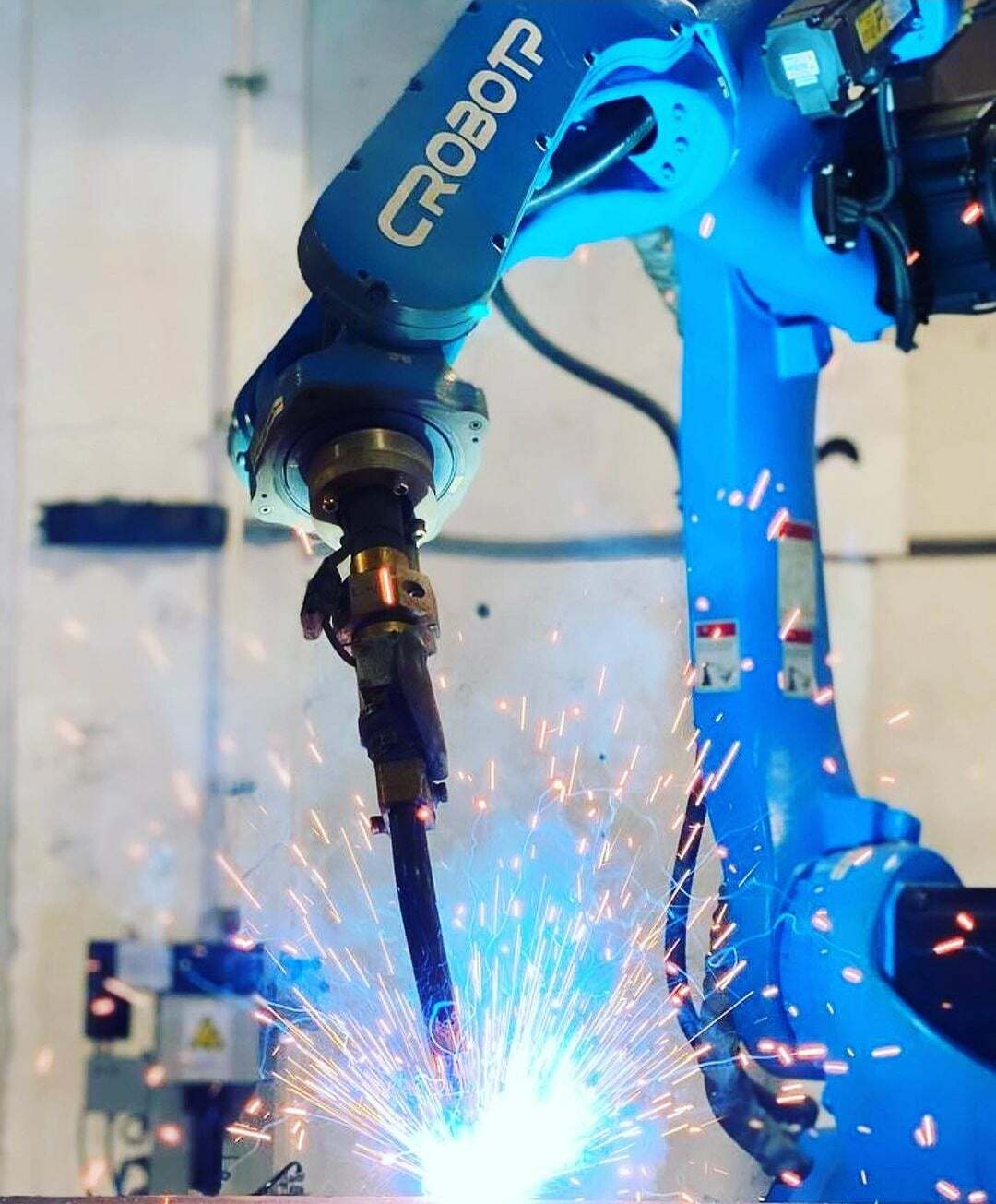 Robot CRP en celda de manufactura