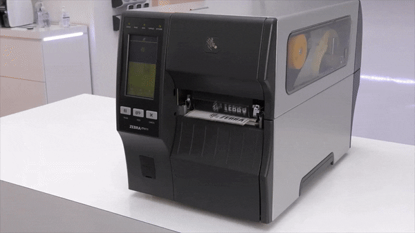 Impresora Zebra industrial en operación